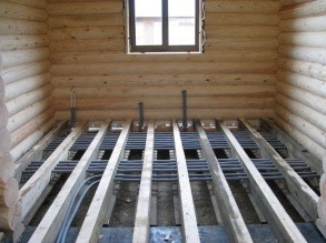 Что положить на пол в деревянном доме?